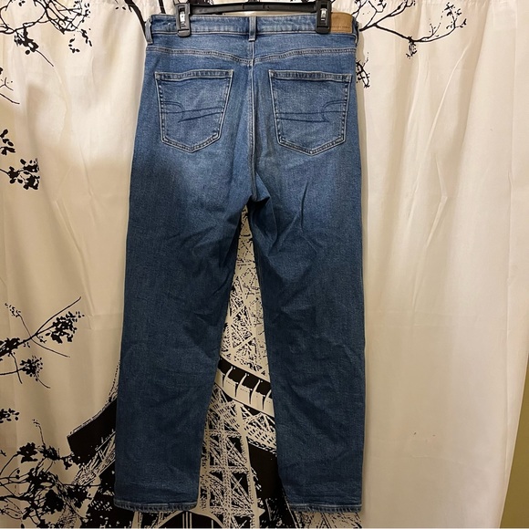 American Eagle Mom Jeans High Rise Straight Leg Medium Wash Denim Size 10 - Picture 8 of 13